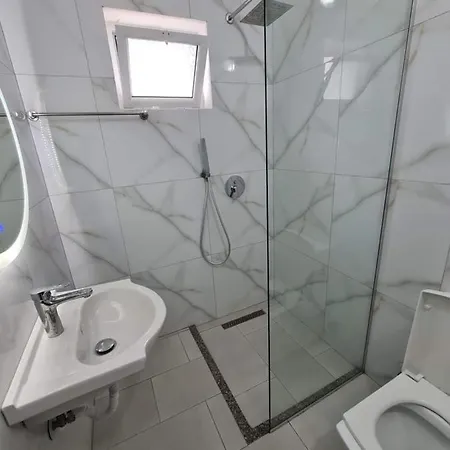 Tirana Hotel * Ksamil